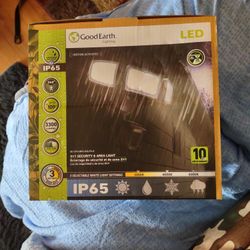 Good Earth Lighting ( 3 Settings.) 1. Daylight  2.Warmlight  3.Brightlight 