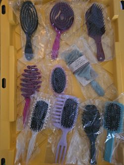 New DETANGLING HAIR BRUSH