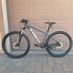 TREK MARLIN 5 MOUNTAIN BIKE 29 ER LIKE NEW ( CHECK MY OTHER BIKES )
