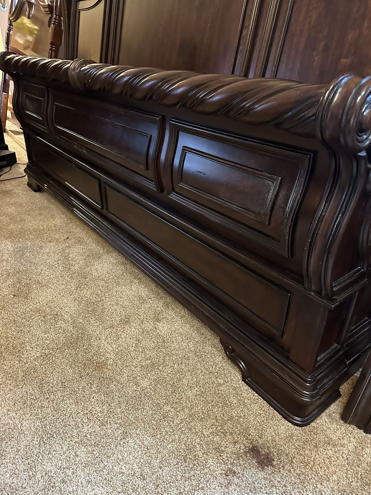 King Sized Sleigh Bed for Sale in Mentor, OH - OfferUp