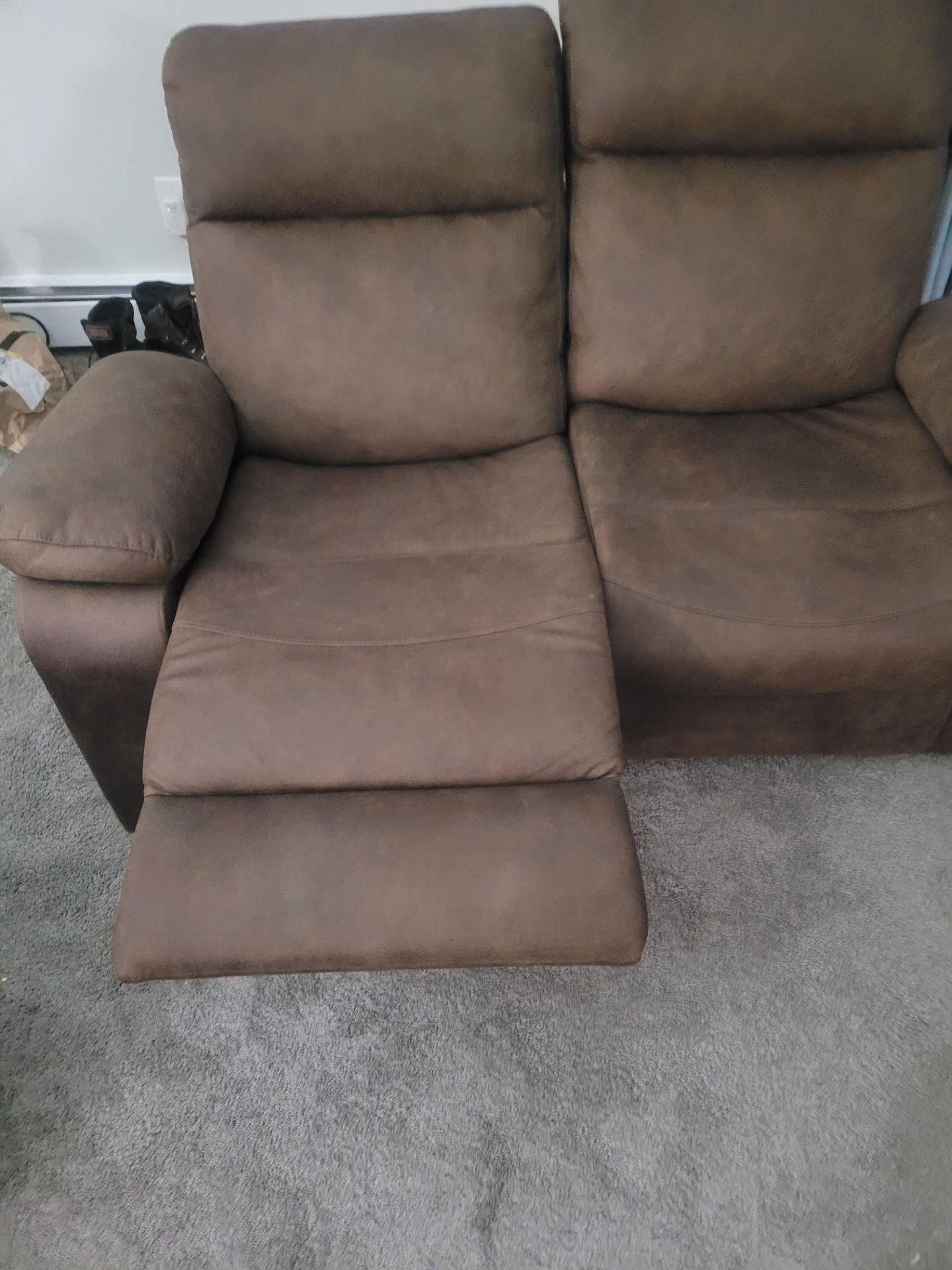 Recliner love seat