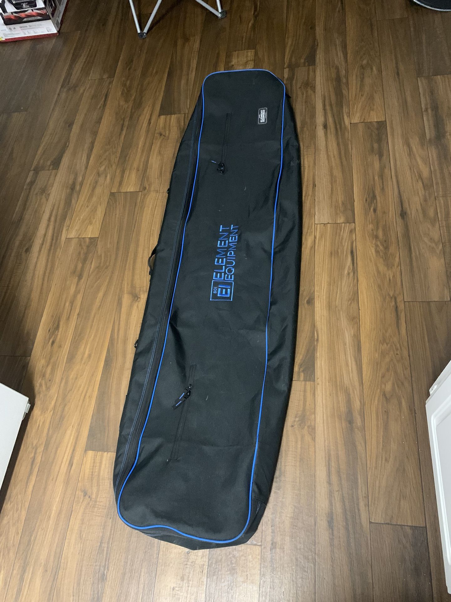 XL snowboard bag fits up to size 165