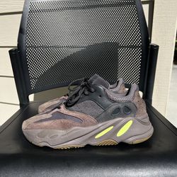 Yeezy Boost 700 ‘Mauve’