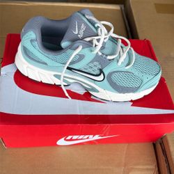 Men Nike Shoes Size 9.5 New