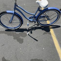 Women’s Or Girls Bycecle  For Sale  60:00 Dollars Good Condition Ready To Be Ridden 