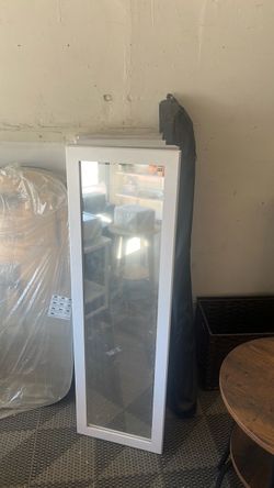 Jewelry cabinet