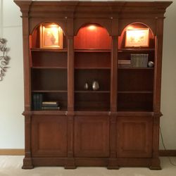 Hooker Furniture Bookcase With Hutch