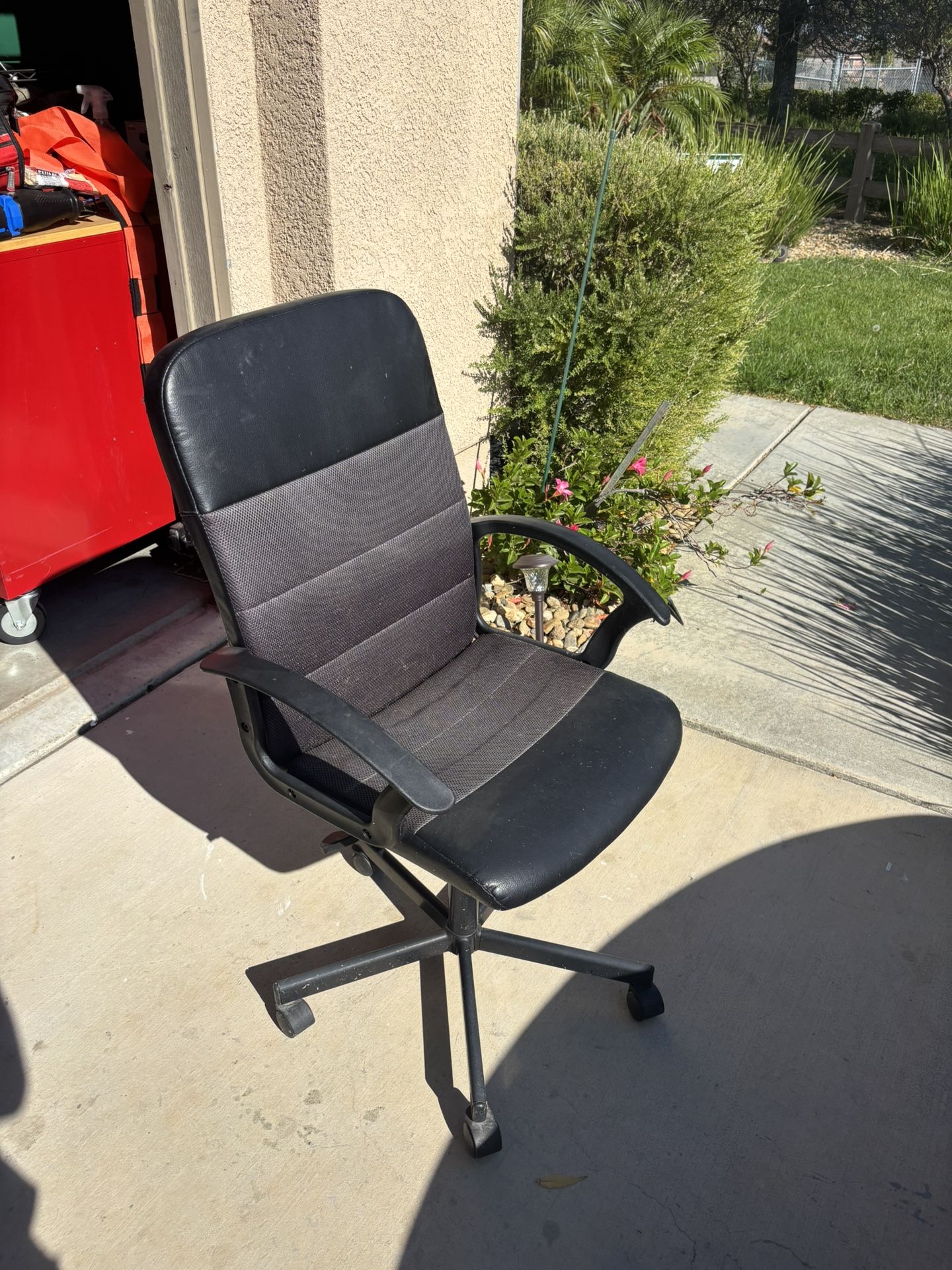 Computer Desk Chair – $20 (Fairfield) Comfortable and functional desk chair for sale!