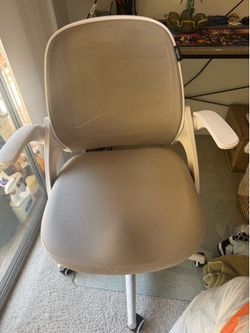 Hbada Penguin-Inspired office chair