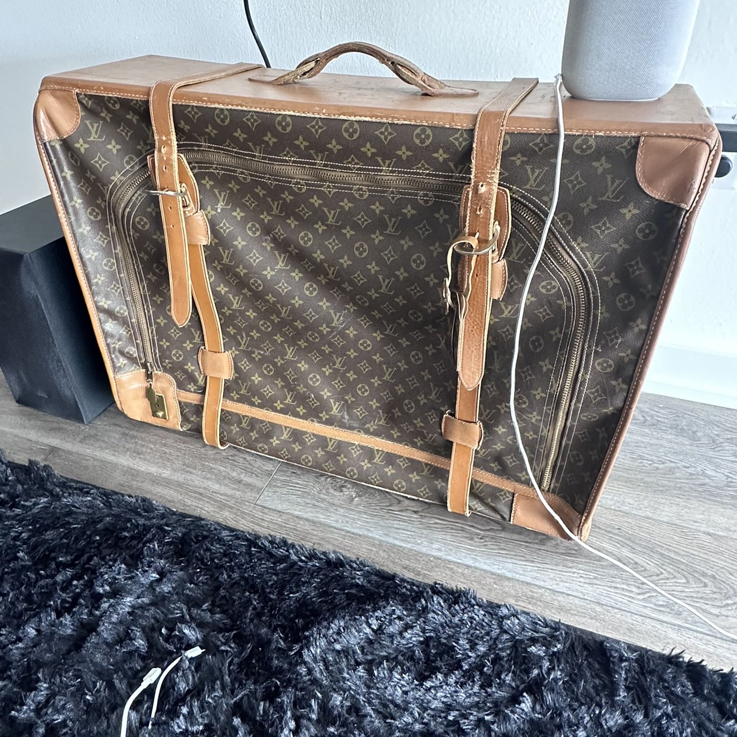 LV On My Side PM for Sale in Costa Mesa, CA - OfferUp