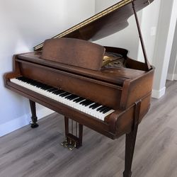 Baby Grand Piano - Excellent Condition 