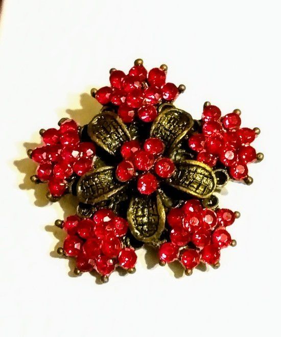 Gorgeous Brooch With Beautiful Deep Red Rhinestones
