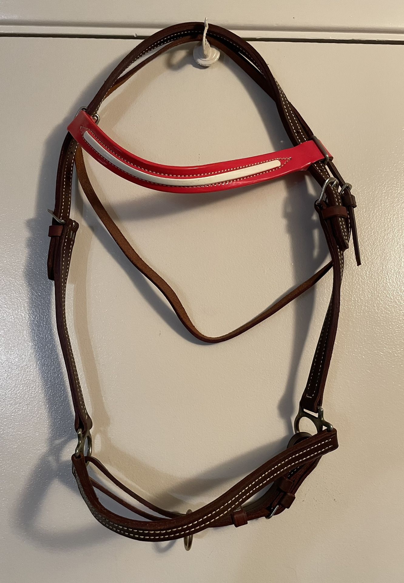 English Show Halter leather with red brow-band, horse size, new