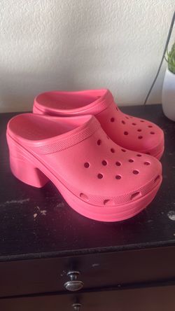 Platform crocs w9