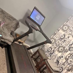 Peloton Tread