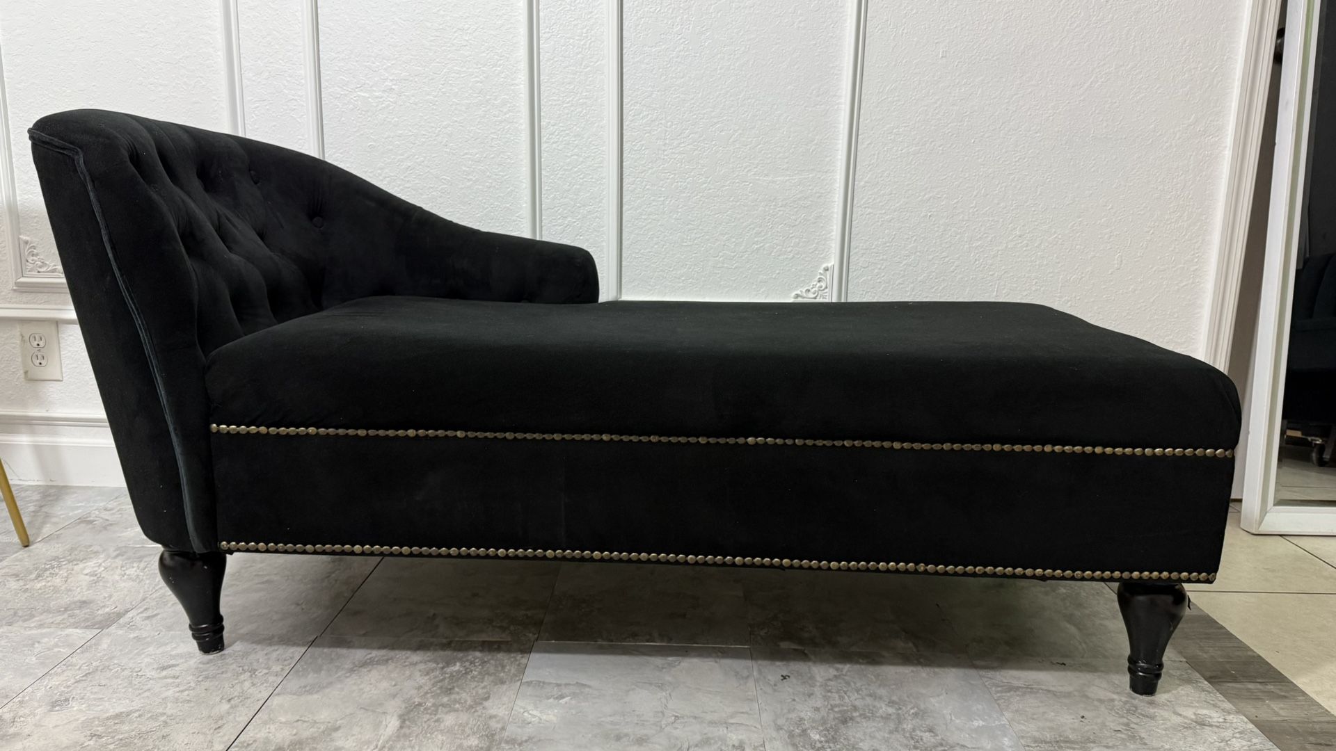 Black chair Lounge/ Couch