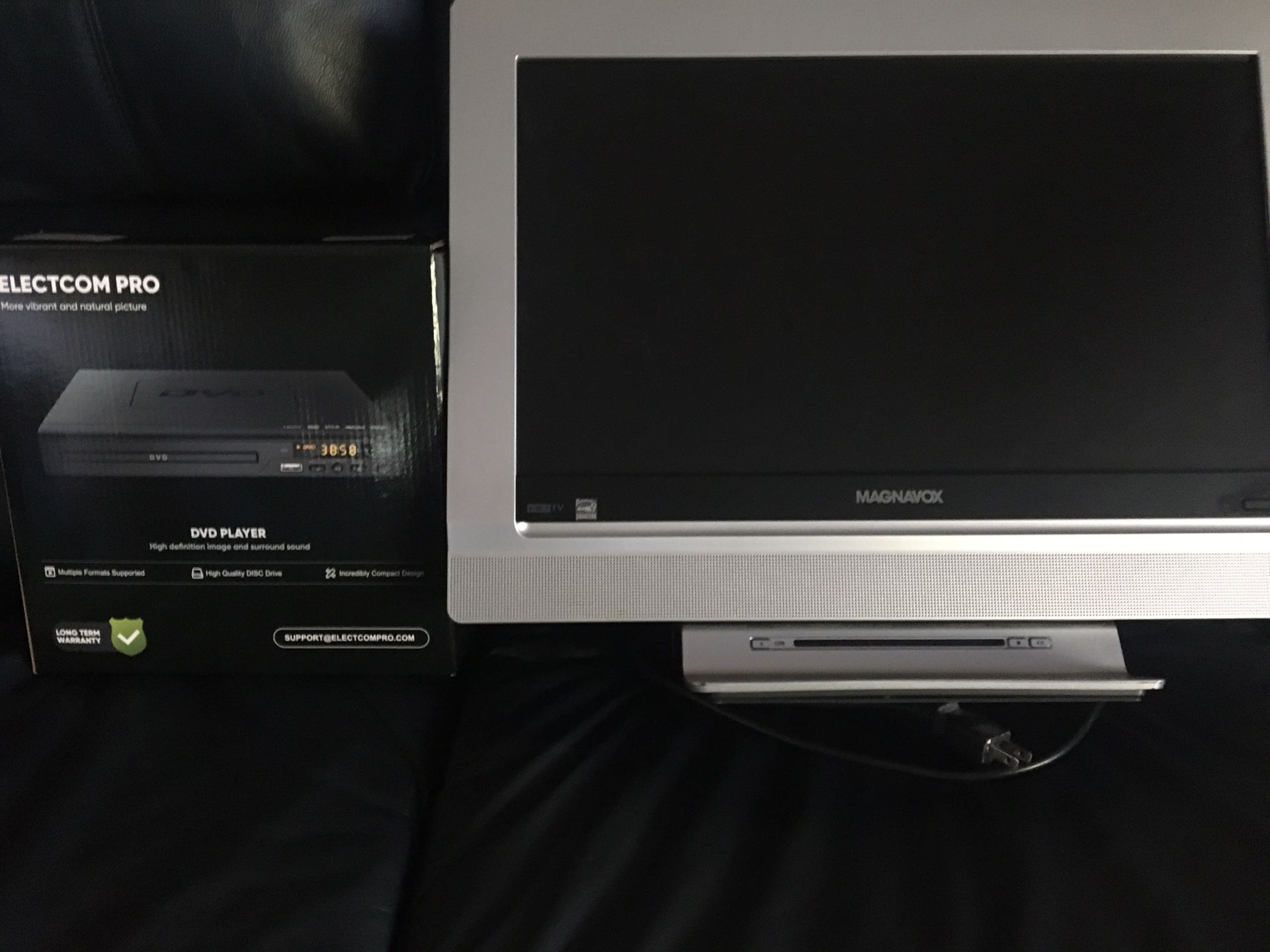 DVD PLAYER WITH TV MONITOR
