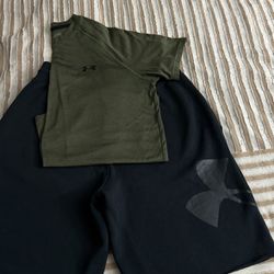 Size L Under Armour Top And Bottom