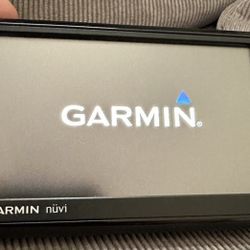 Garmin Nuvi 1390 4.3in GPS With Car Mount