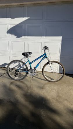 Roadmaster Granite Peak 21 Speed Mountain Bike With 24” Wheel Wheels