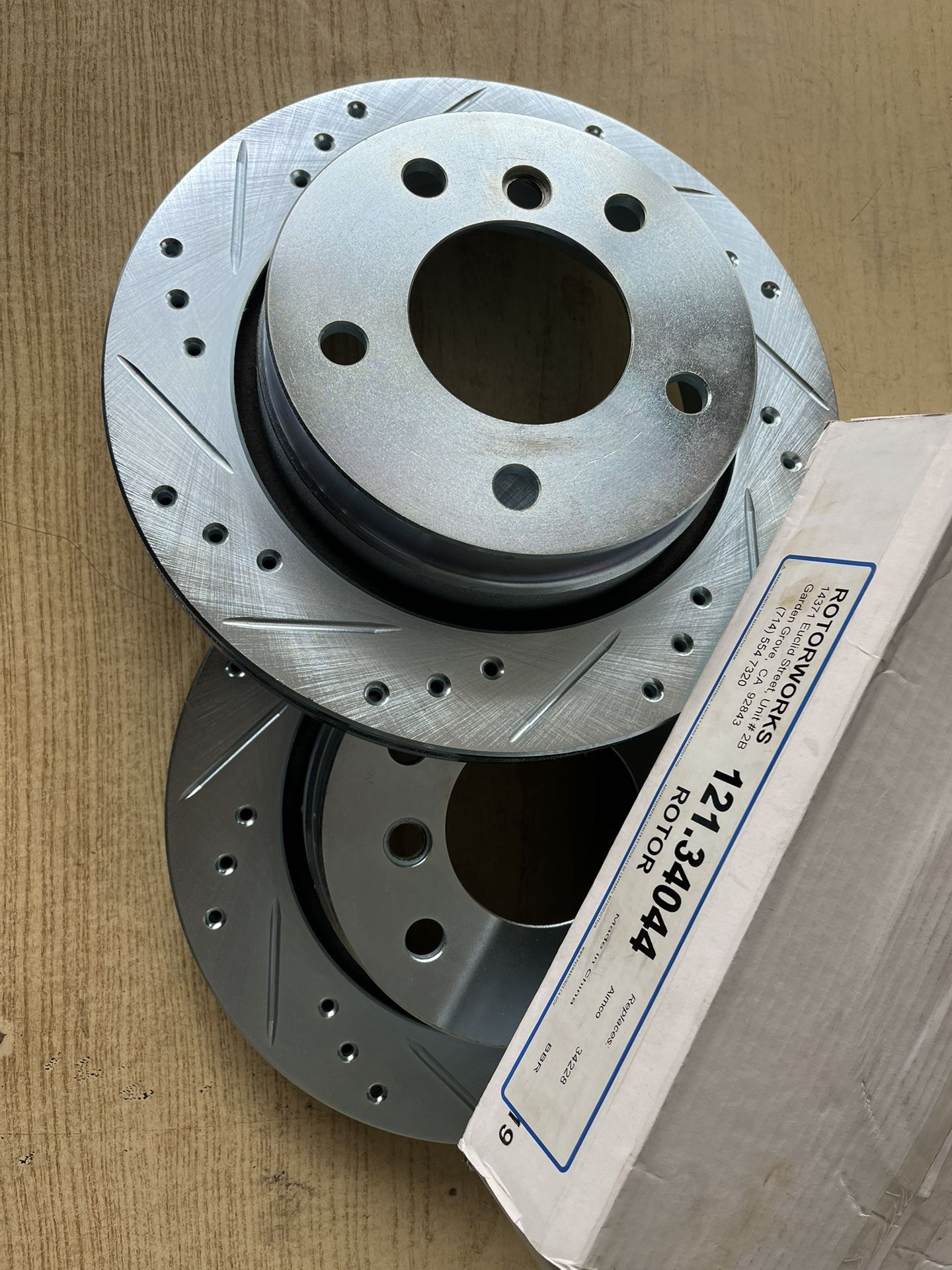 BMW 320i 323i 98-00 Rear Drill Slot Rotors Ceramic Pads