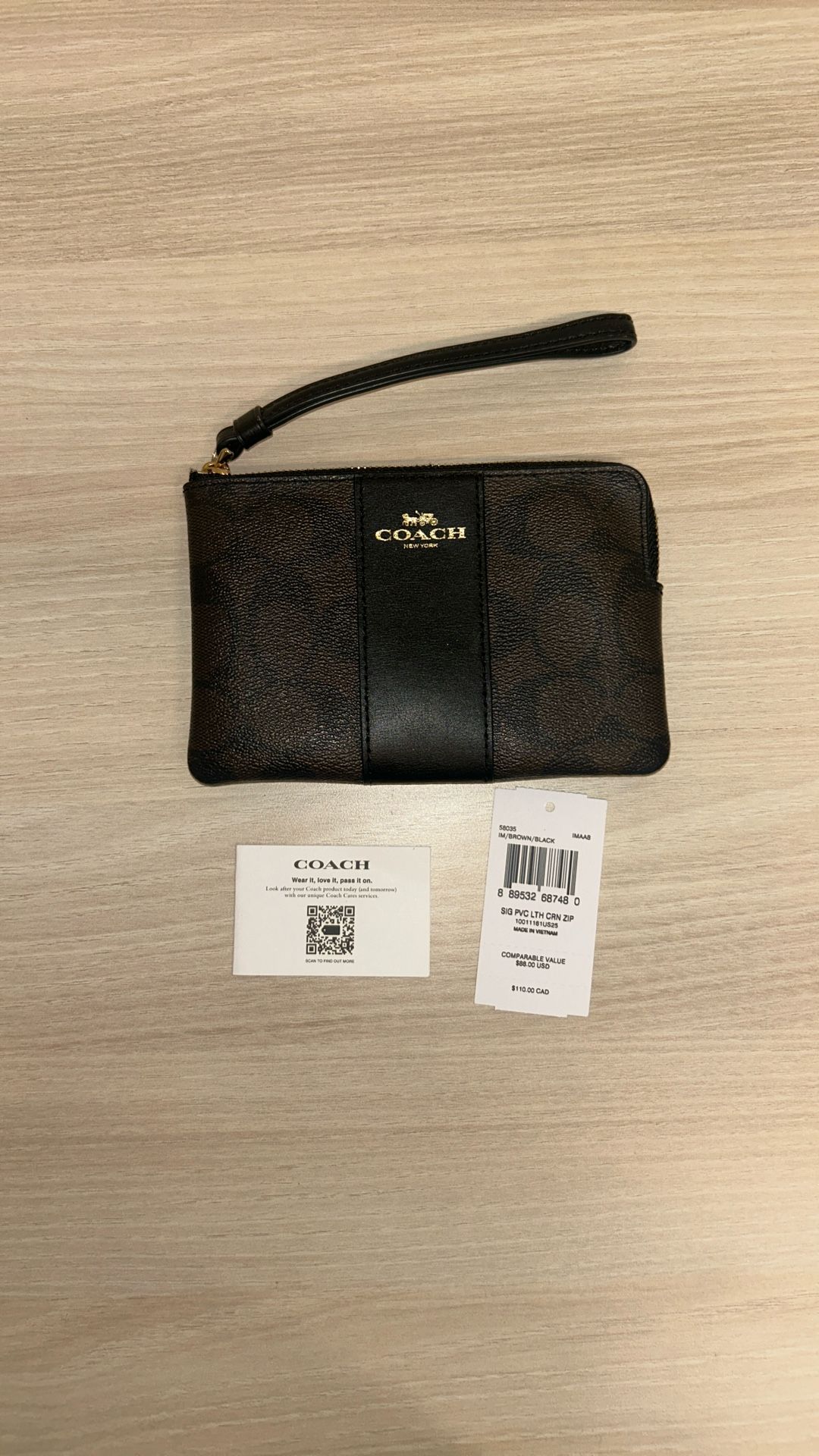Brand New Coach Women’s Signature Wristlet