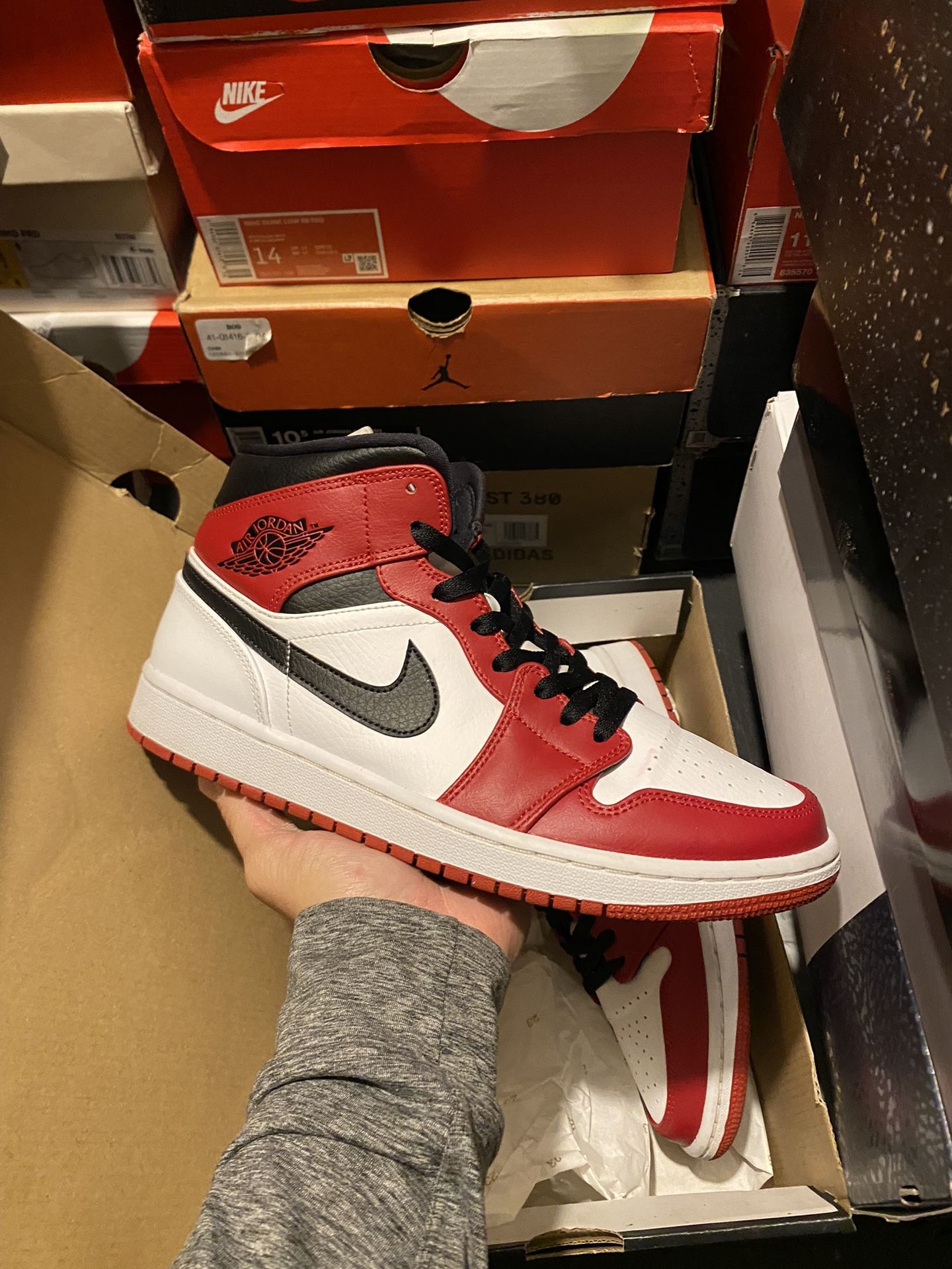 Jordan 1 Mid Chicago (2020) size 10 USED But Clean
