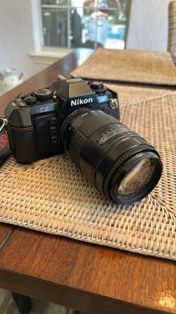Nikon N2020 35mm SLR camera/zoom lens