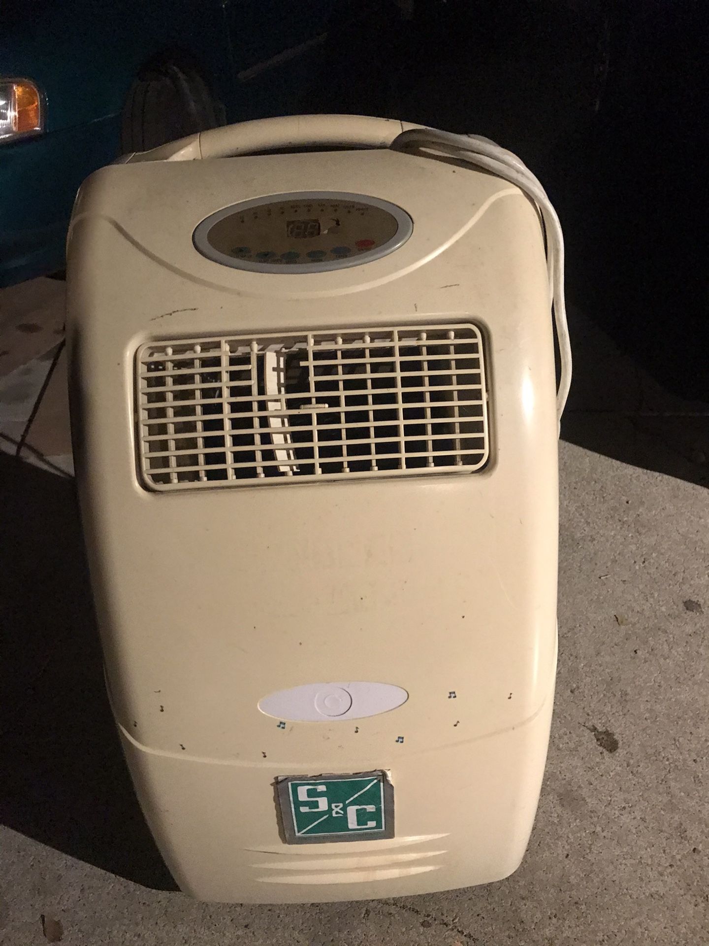 PORTABLE AIR CONDITIONER