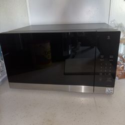 LG - 0.9 Cu. Ft. Countertop Microwave with Sensor Cooking and Smart Inverter - Stainless Steel