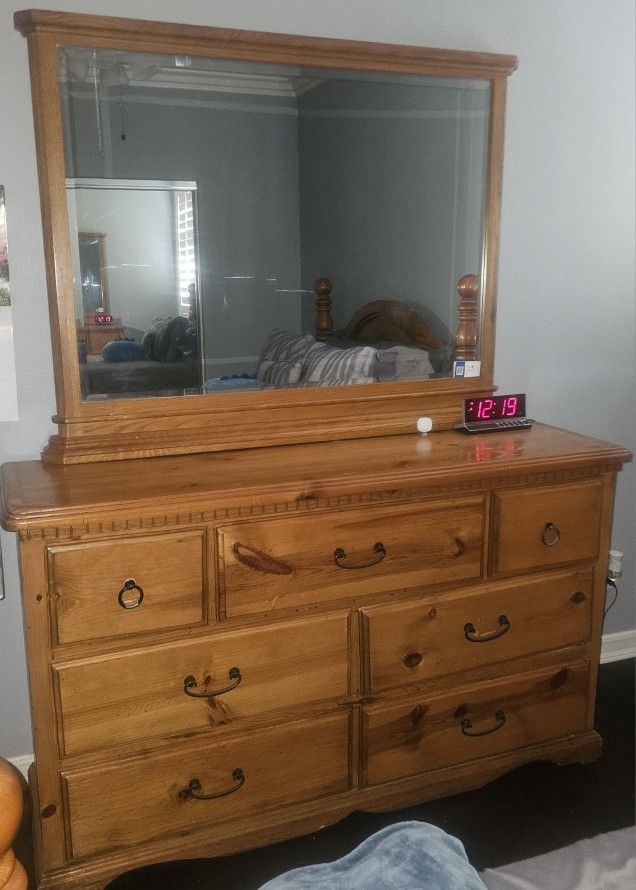 Real oak wood, queen bedroom furniture sets, nightstands, and dresser
