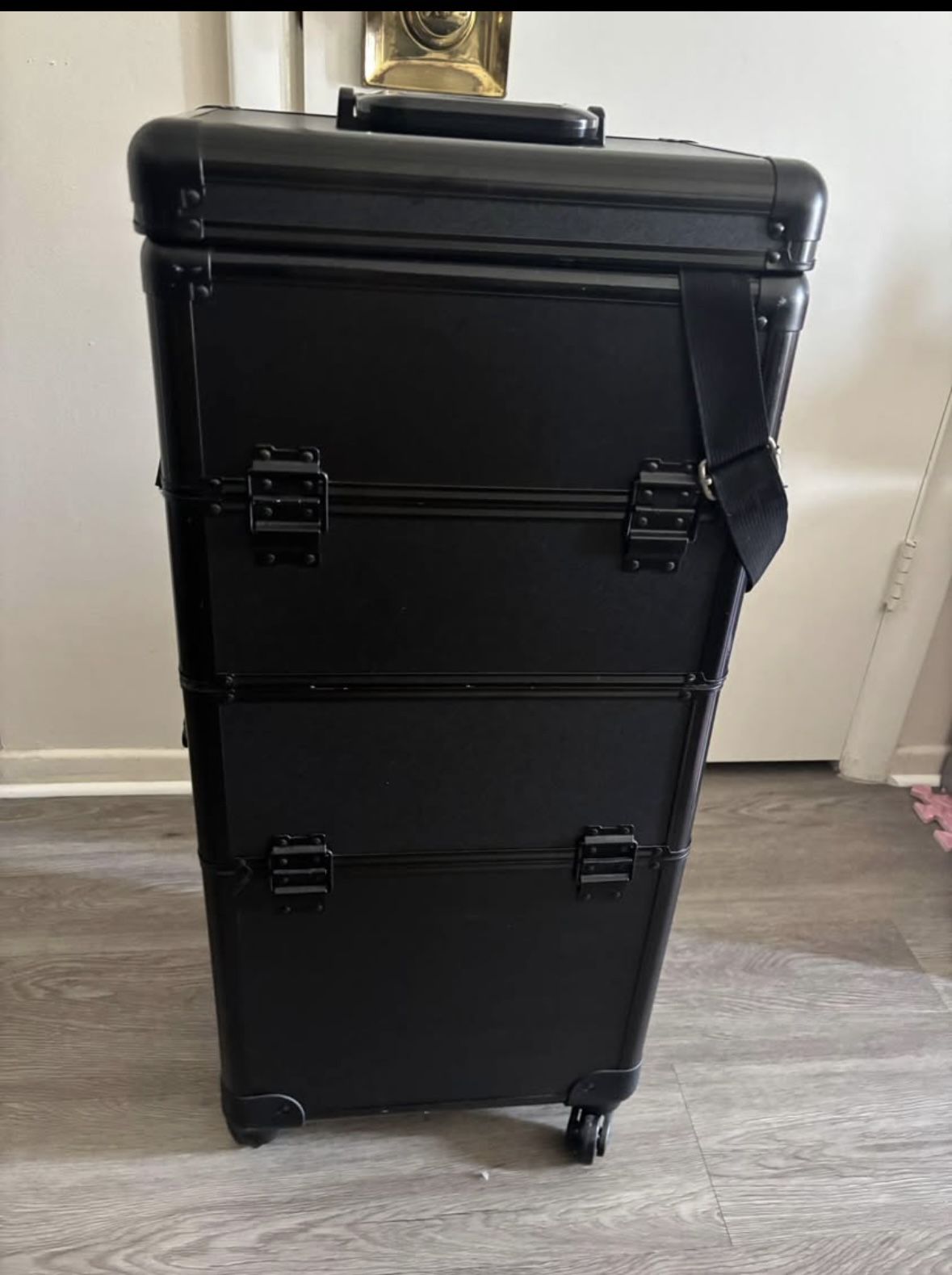 train case for manicure or makeup