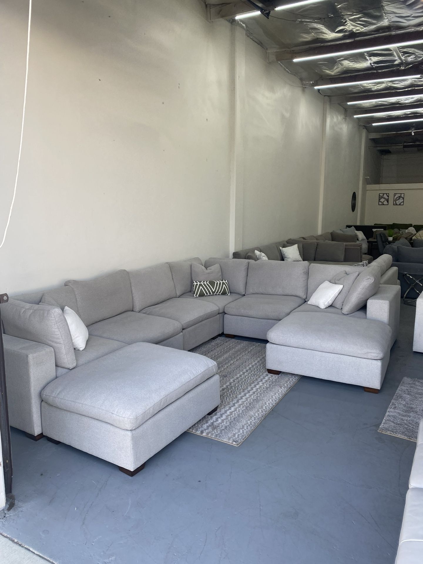 Thomasville cloud couch 8-piece Modular Sectional