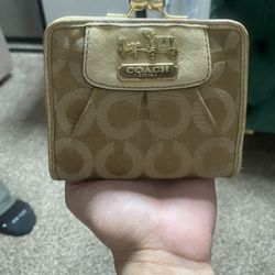 Coach Madison Signature Canvas Bifold Kiss Lock Wallet shown