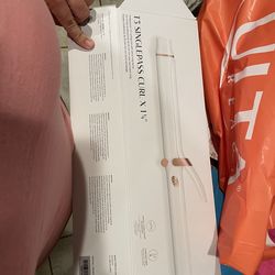 80$ T3 curling iron brand new never used