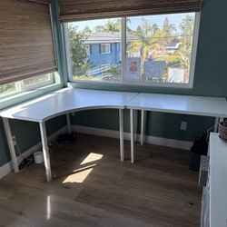 FREE Corner Desk And Side Table/desk 