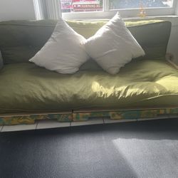 Quenn Size Futon Mattress (y80x59x6) + 2 Pillows