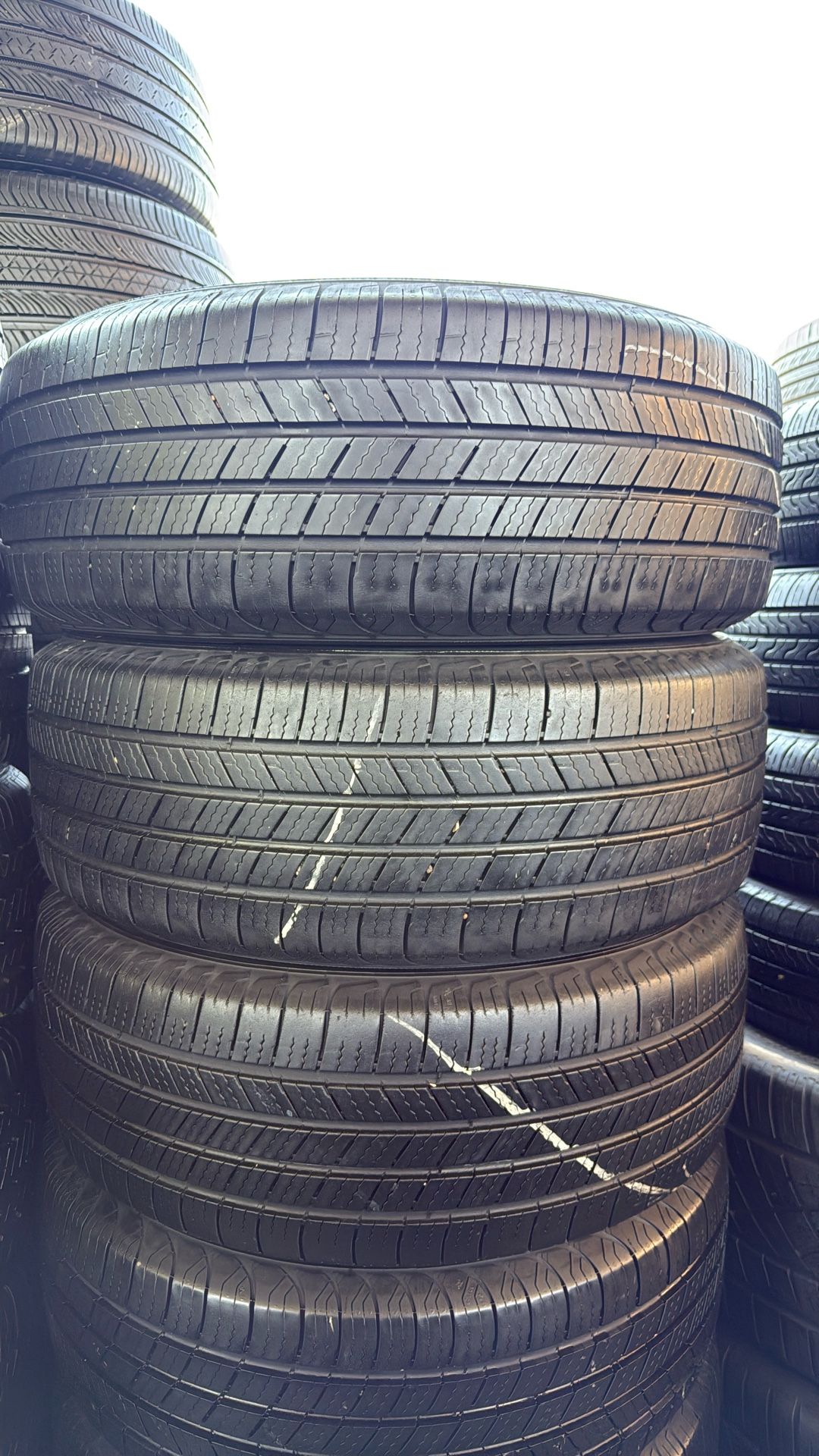 SET MICHELIN DEFENDER (4) 215/60 R16
