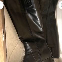 Boots Like New With Box Size 6.5
