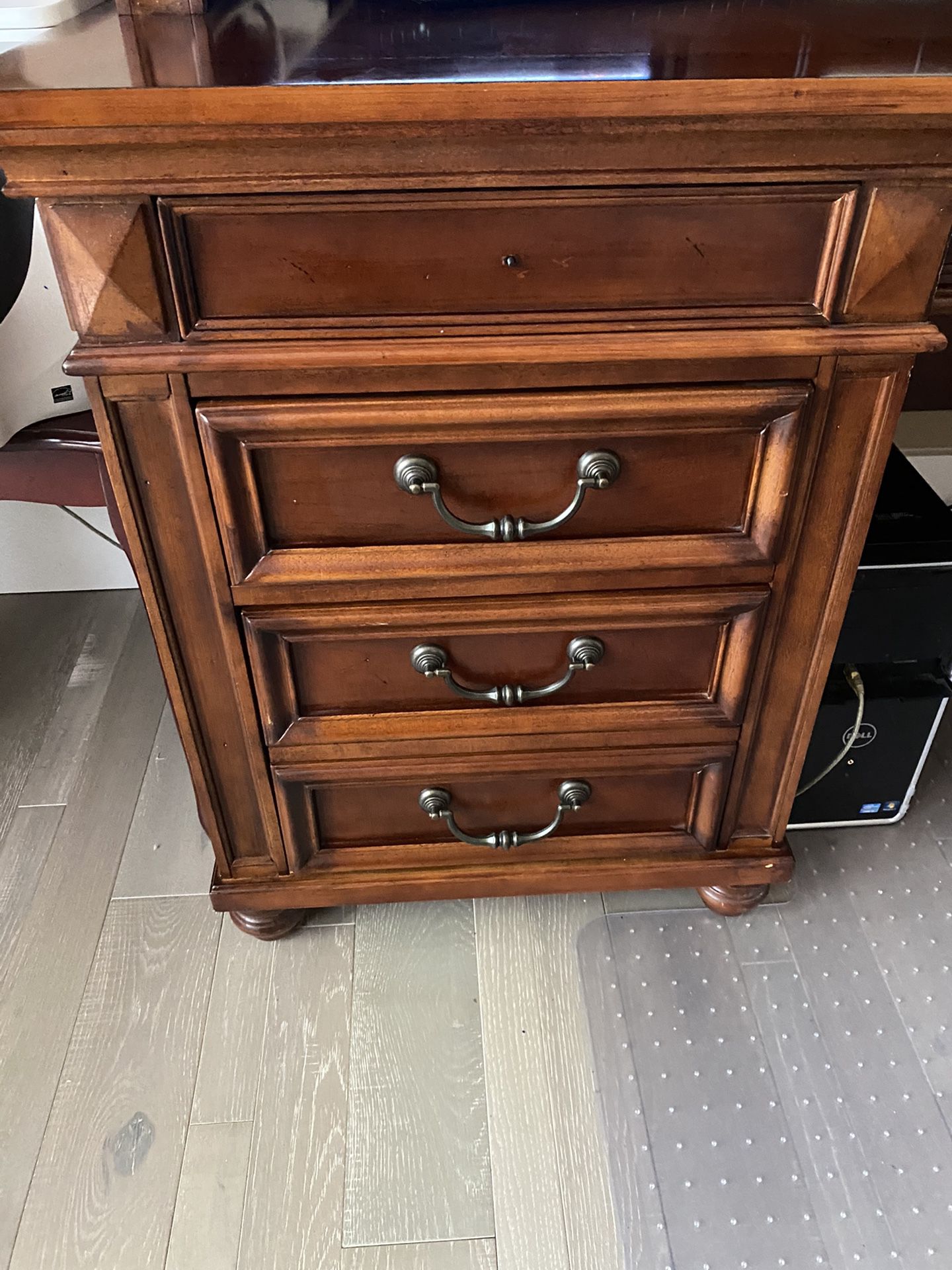 2 Piece Wood Desk And Hutch ( Used ) 