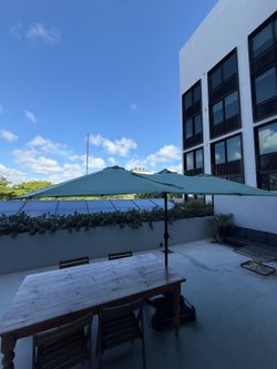 Outdoor umbrella