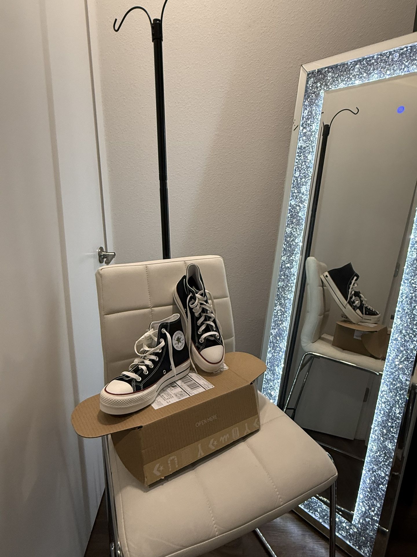 brand new hi top plarform converse size 7.5