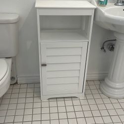 White 1-door Floor Linen Cabinet