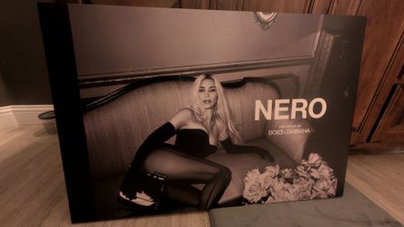 Kim Kardashian Dolce and Gabbana Nero Wall Art Canvas Picture 24x36