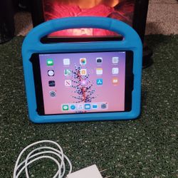 Ipad Mini Gen 2 WiFi 16gb With Charger + Case