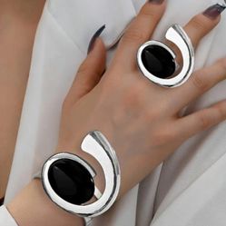 UNIQUE DESIGN BRACELET & RINGS SET FOR $15