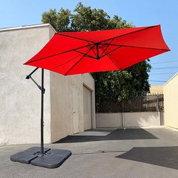 (NEW) $100 Patio 10ft Offset Hanging Umbrella with Crank & Cross Stand (Include 4pcs Weight Base) 