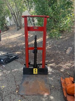 Hydraulic lift