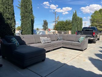 4PC Gray Sectional!