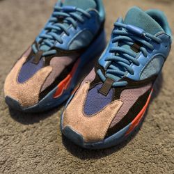 Yeezy Boost 700 Hi-Res Blue Size 9.5